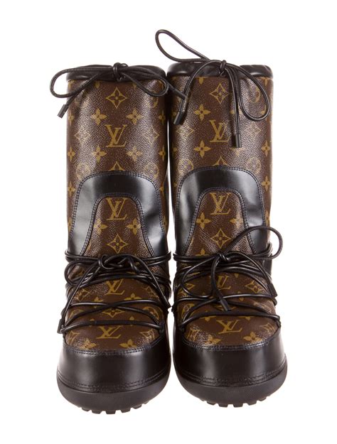 louis vuitton snowboots|Louis Vuitton black heel boots.